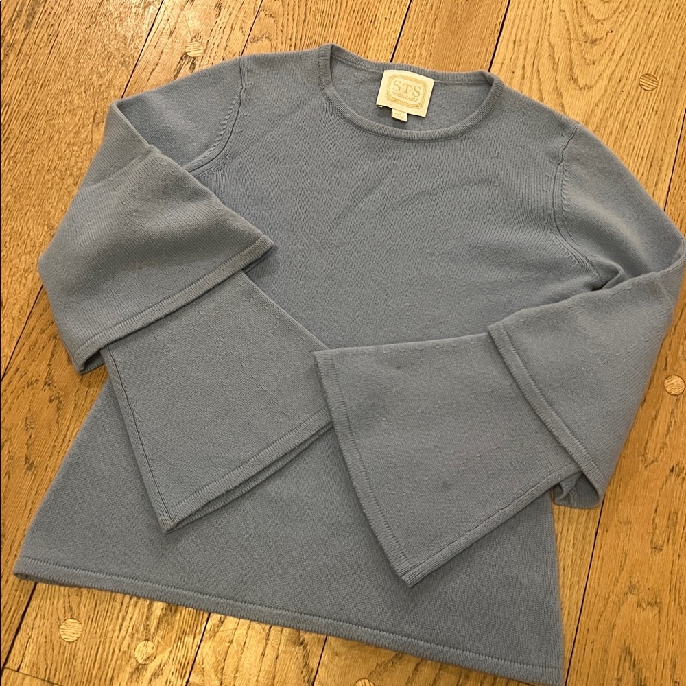 Elegant Blue Women's Crew Neck Sweater